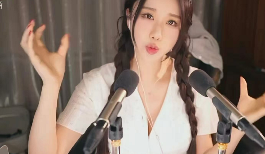 轩子巨2兔直播回应：双马尾不能拉，看小视频不如看她直播