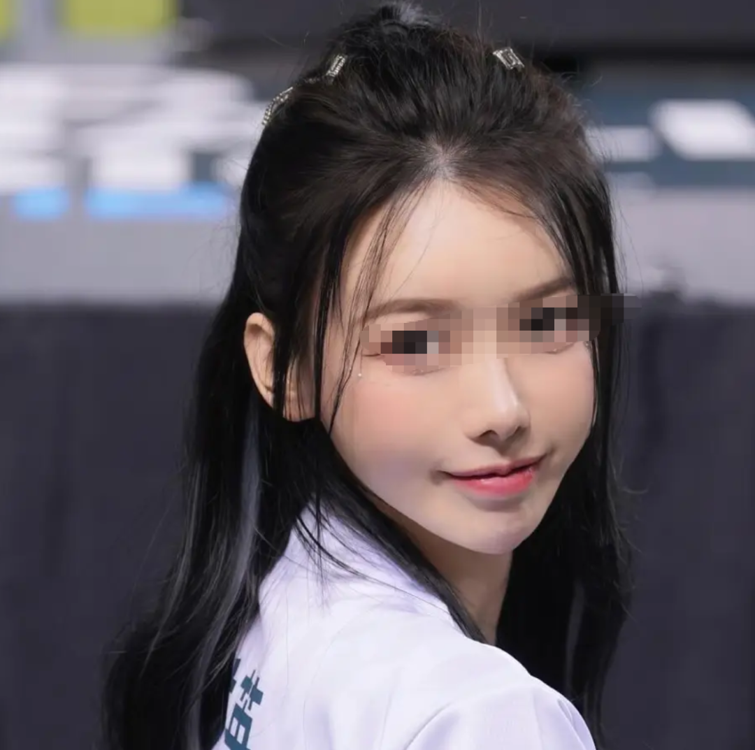 泡菜国赛场摄影师聚焦啦啦队员，月入千万韩元引热议