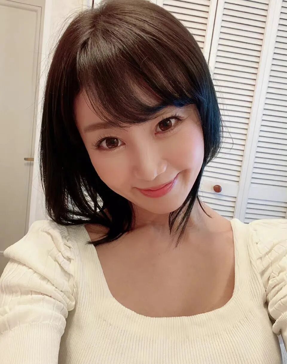 嫁为人妇的「大岛优香」46岁依旧水嫩！