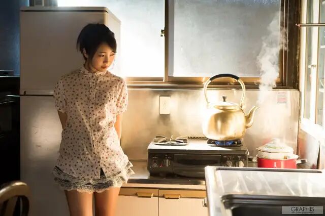 “无垢”出道，不但是业界可爱萝莉的代表，而且是难得的文艺青年—户田真琴
