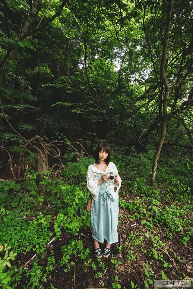 “无垢”出道，不但是业界可爱萝莉的代表，而且是难得的文艺青年—户田真琴